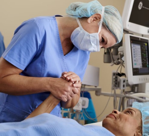 Pacientes y médicos coinciden en la poca confianza en la IA, el agotamiento del trabajador y la escasa interoperabilidad del sistema
