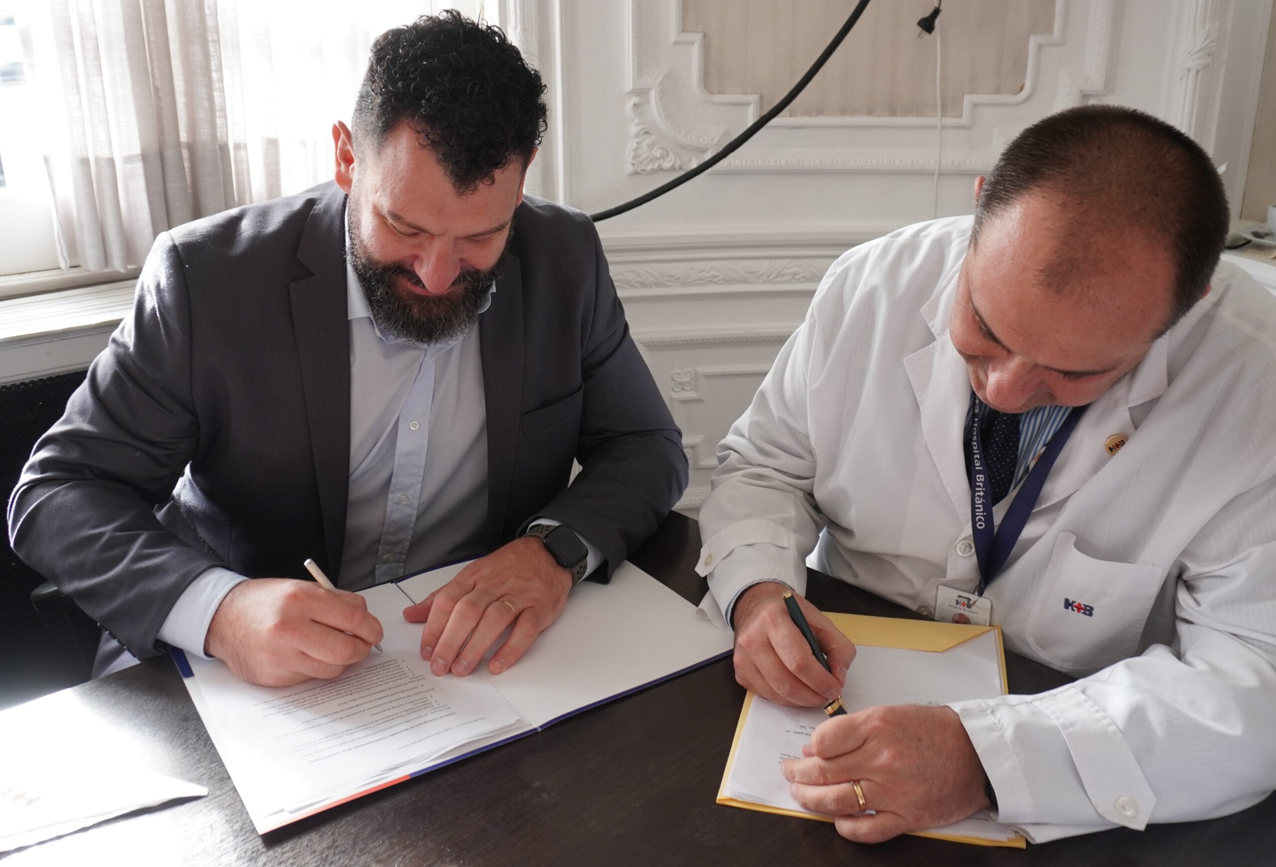 Roche y el Hospital Británico sellan acuerdo para mejorar tratamiento del cáncer de mama
